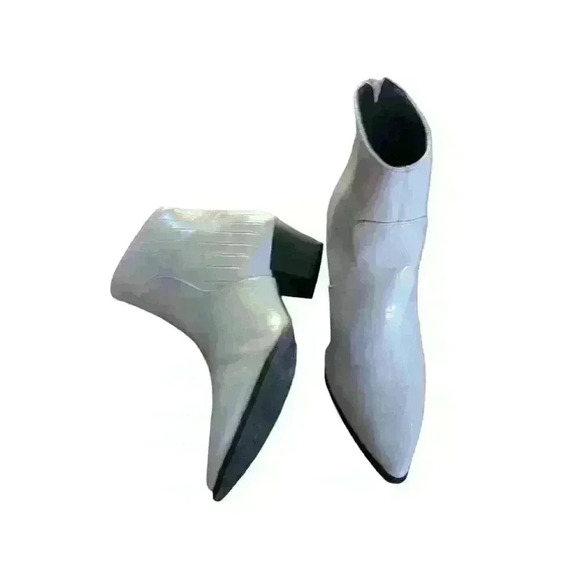 Qupid White Faux Leather Gator Embossed Block Heel Pointed Toe Booties Womens 7. - Picture 9 of 9